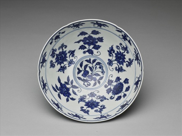 青花四季花果紋葵瓣口碗