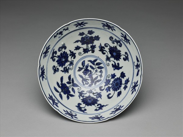 青花四季花果紋葵瓣口碗