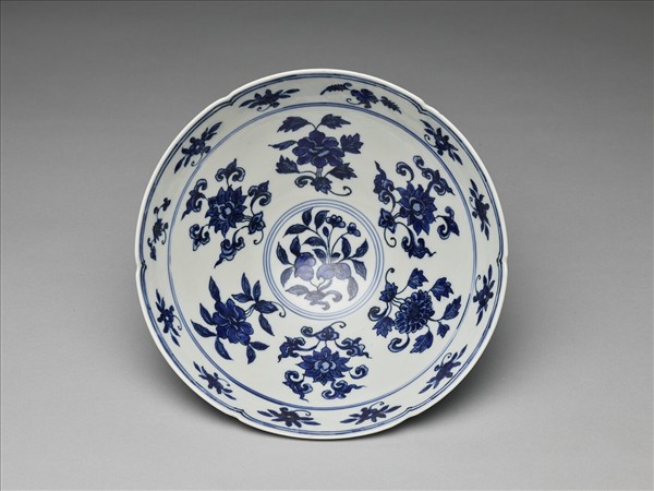 青花四季花果紋葵瓣口碗