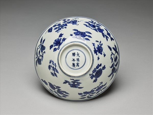 青花四季花果紋葵瓣口碗