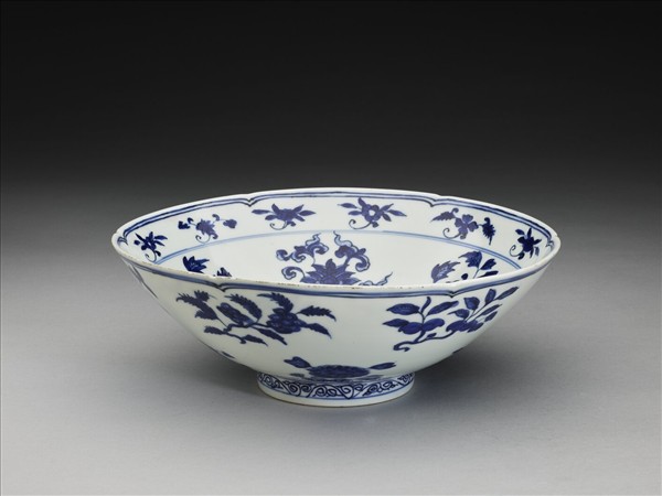 青花四季花果紋葵瓣口碗