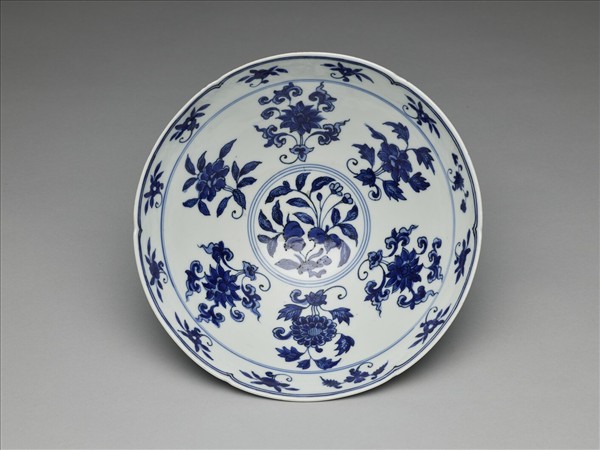 青花四季花果紋葵瓣口碗