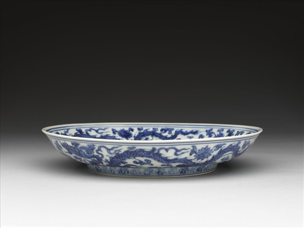 青花穿蓮龍紋盤