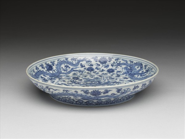 青花穿花龍紋盤