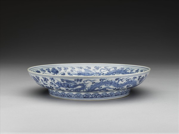 青花穿花龍紋盤