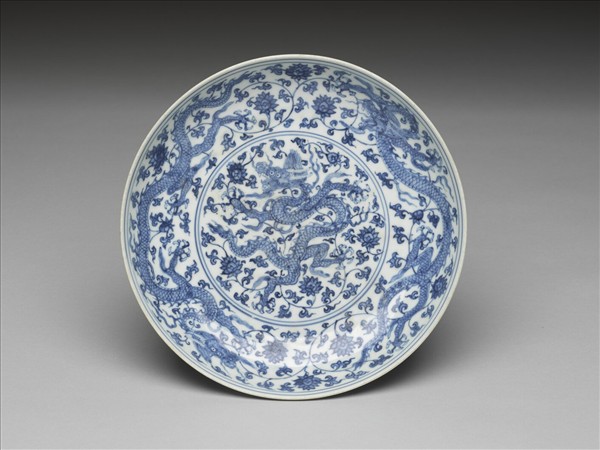 青花穿花龍紋盤