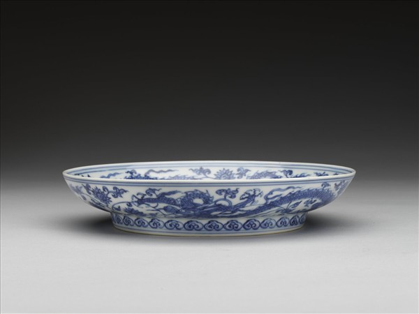 青花穿花龍紋盤