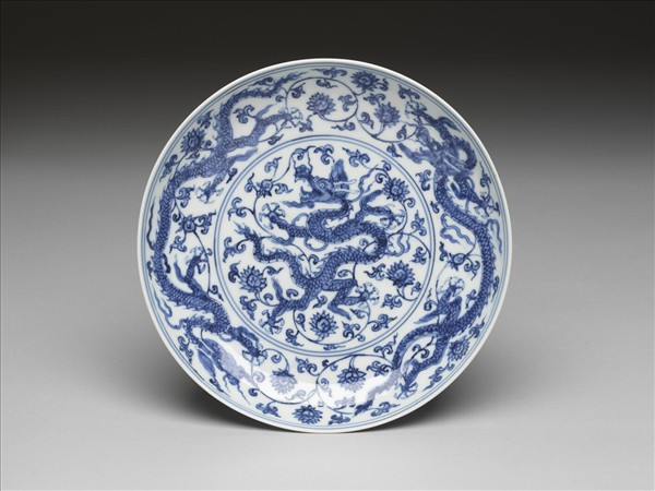 青花穿花龍紋盤