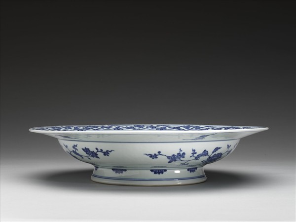 青花番蓮龍鳳紋盤
