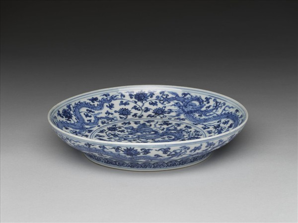 青花穿花龍紋盤