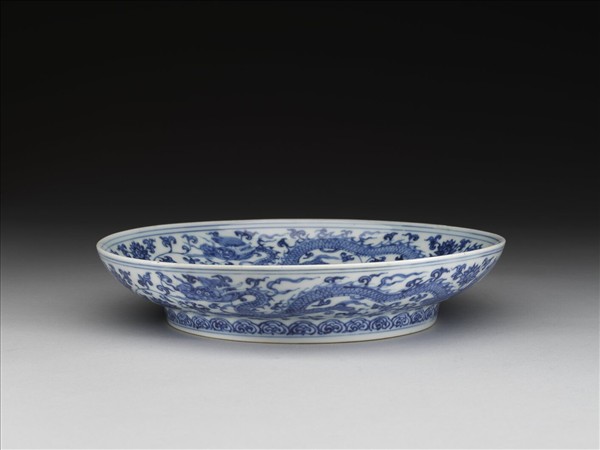 青花穿花龍紋盤