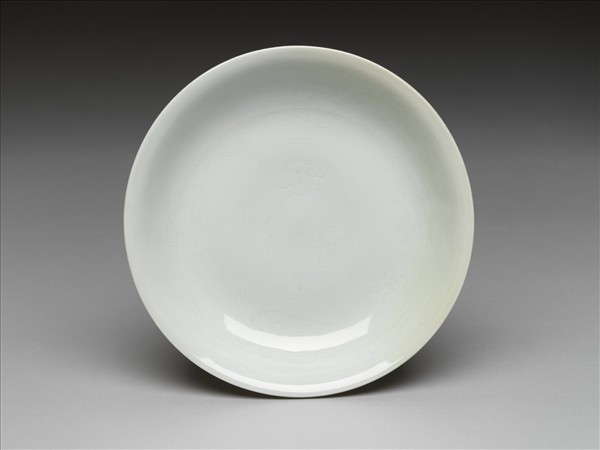 黃地綠彩雙龍戲珠紋盤