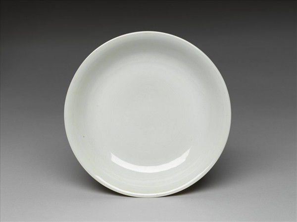 黃地綠彩雙龍戲珠紋盤