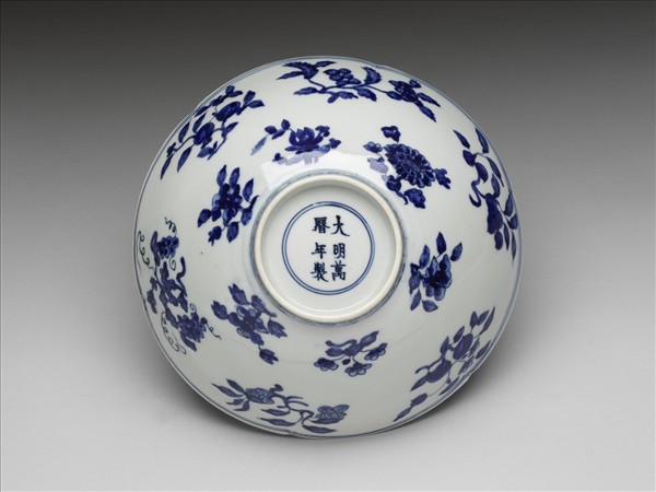 青花四季花果紋葵瓣口碗