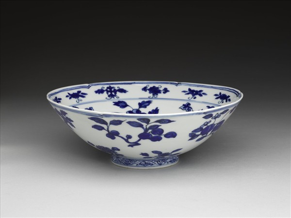 青花四季花果紋葵瓣口碗