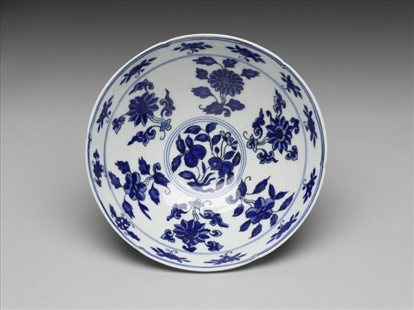 青花四季花果紋葵瓣口碗