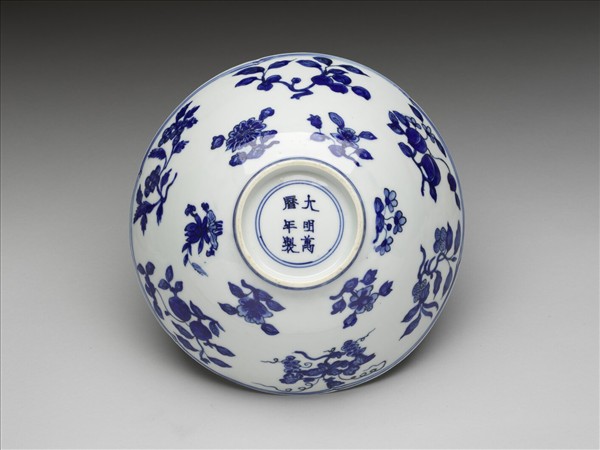 青花四季花果紋葵瓣口碗