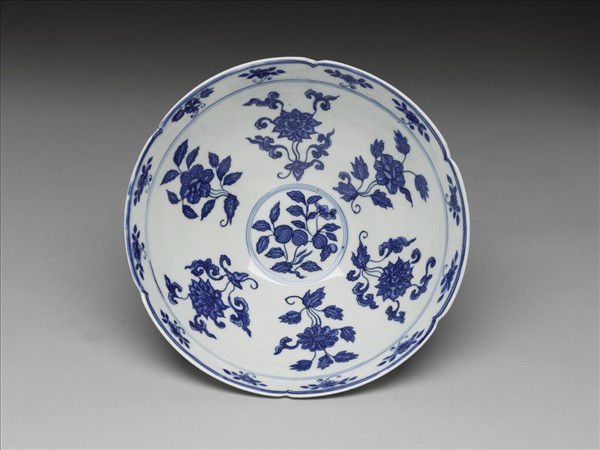 青花四季花果紋葵瓣口碗