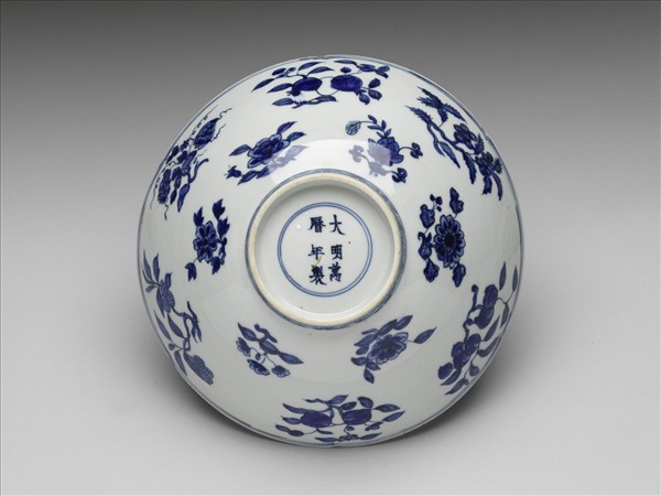 青花四季花果紋葵瓣口碗