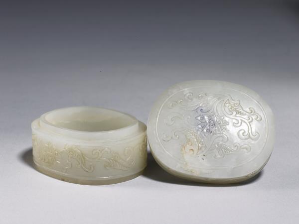 玉橢圓雕花圓盒