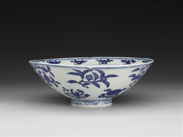 青花四季花果紋葵瓣口碗