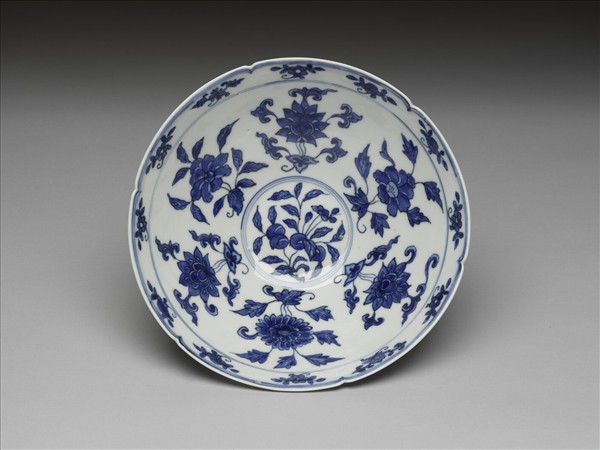 青花四季花果紋葵瓣口碗