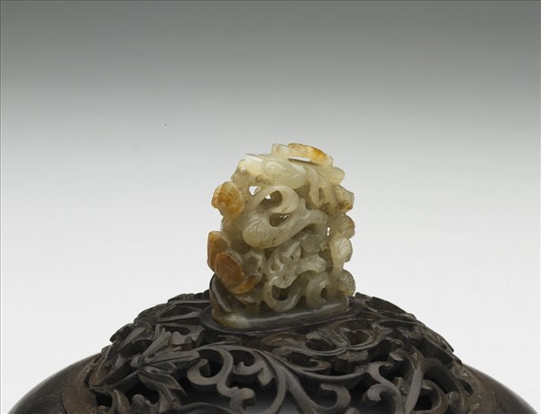 花間行龍紋玉頂