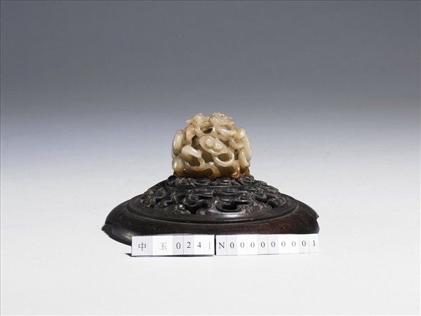 螭虎啣芝紋玉頂