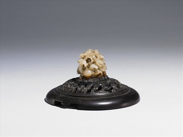 螭虎啣芝紋玉頂