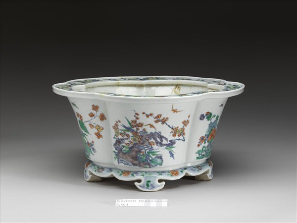 五彩花蝶紋梅花式花盆