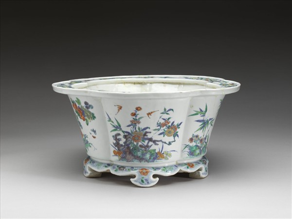 五彩花蝶紋梅花式花盆