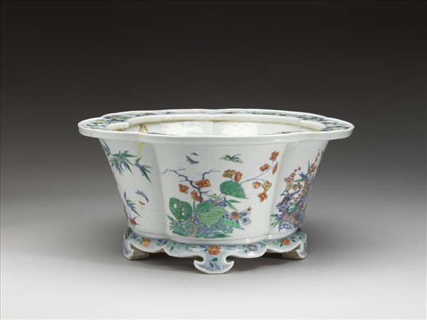 五彩花蝶紋梅花式花盆