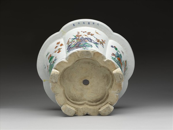 五彩花蝶紋梅花式花盆