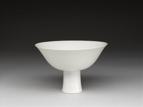 甜白釉高足碗