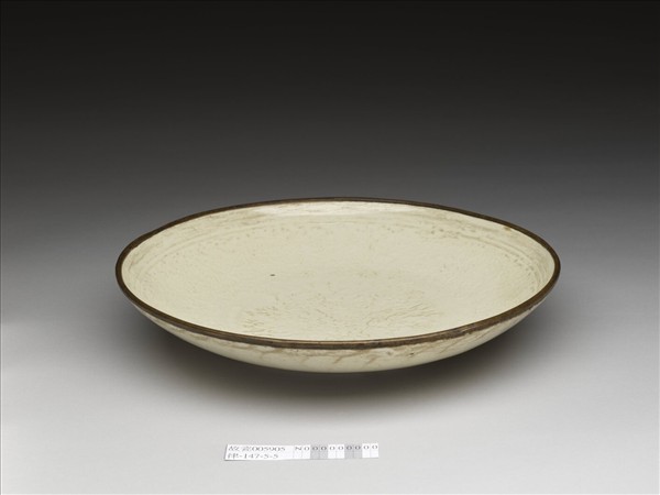 定窯 白瓷印花番蓮紋盤