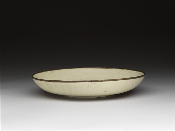 定窯 白瓷印花番蓮紋盤