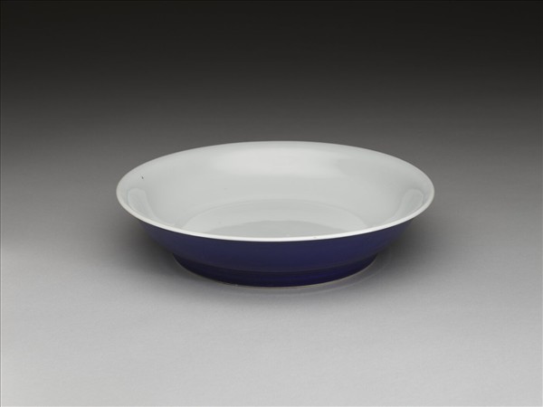 霽青釉白裡龍紋盤