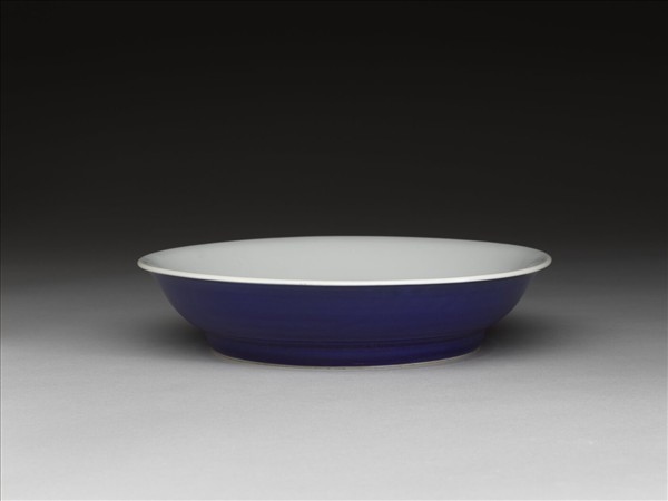 霽青釉白裡龍紋盤