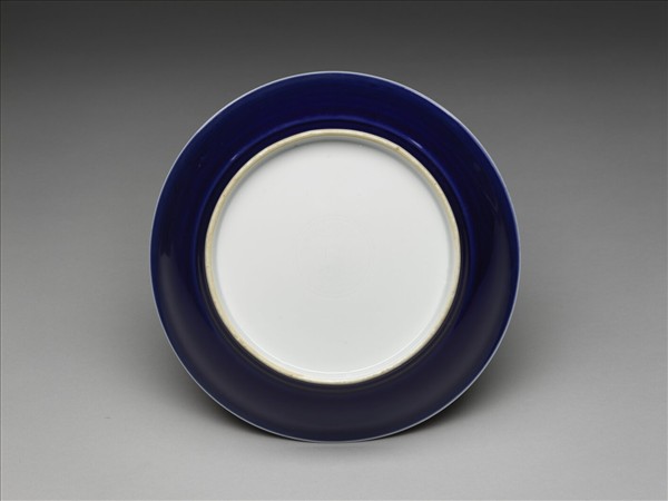 霽青釉白裡龍紋盤