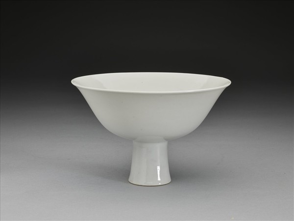 甜白釉高足碗