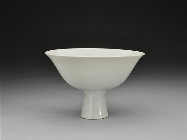 甜白釉高足碗