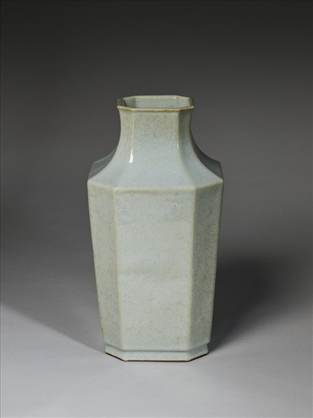 冬青釉八方瓶