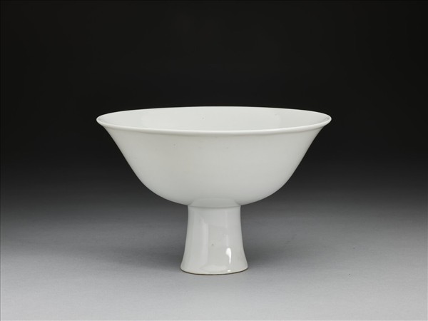 甜白釉高足碗