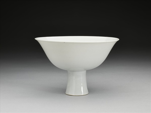 甜白釉高足碗