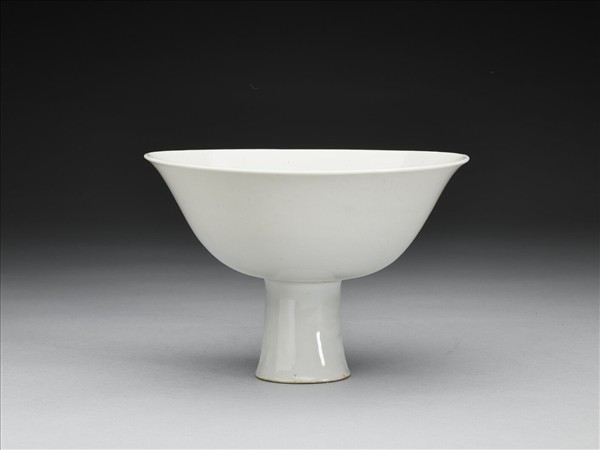 甜白釉高足碗