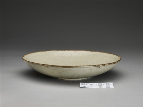 定窯 白瓷印花番蓮紋盤