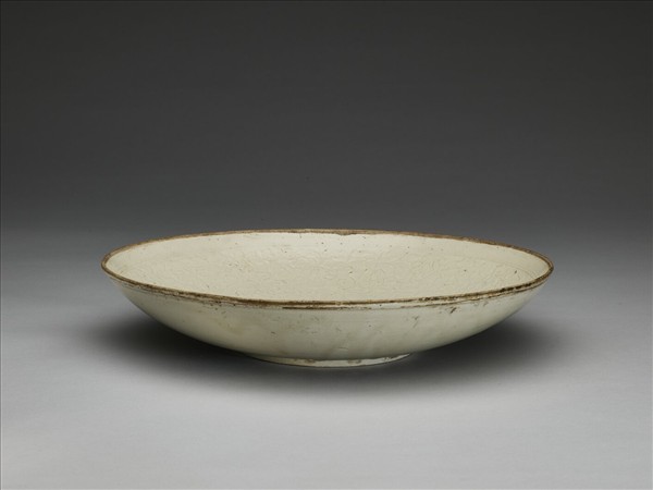 定窯 白瓷印花番蓮紋盤