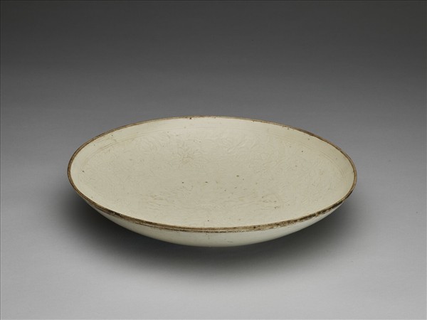 定窯 白瓷印花番蓮紋盤