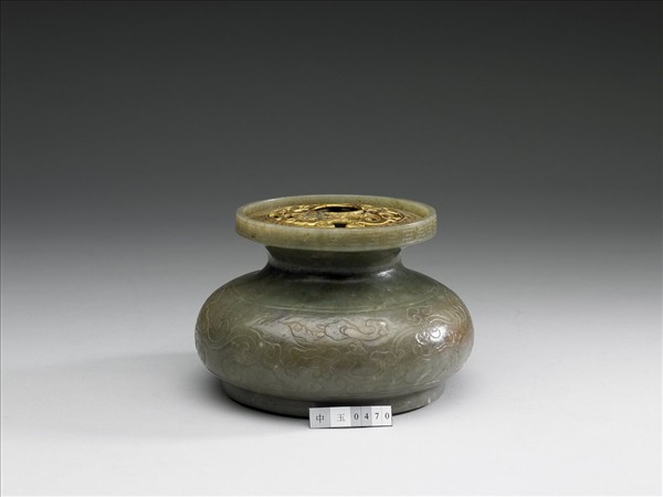 玉雕雲龍渣斗（附銅膽）