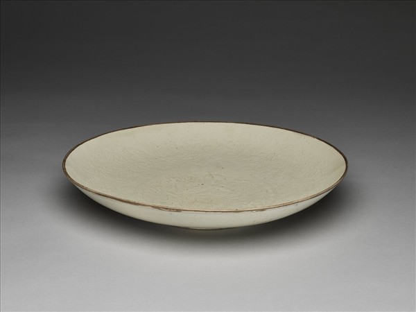 定窯 白瓷印花番蓮紋盤